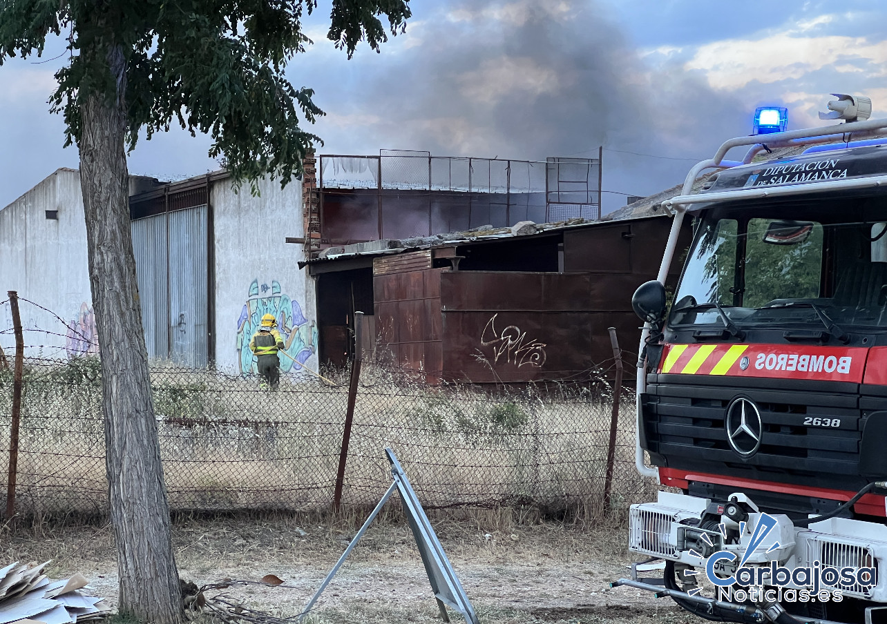 Un Incendio En Una Nave Abandonada Moviliza A Los Bomberos Hasta El Municipio 1728